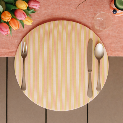 Less is more: Coppia di sottopiatti abbinati lime e rigato con tovaglioli