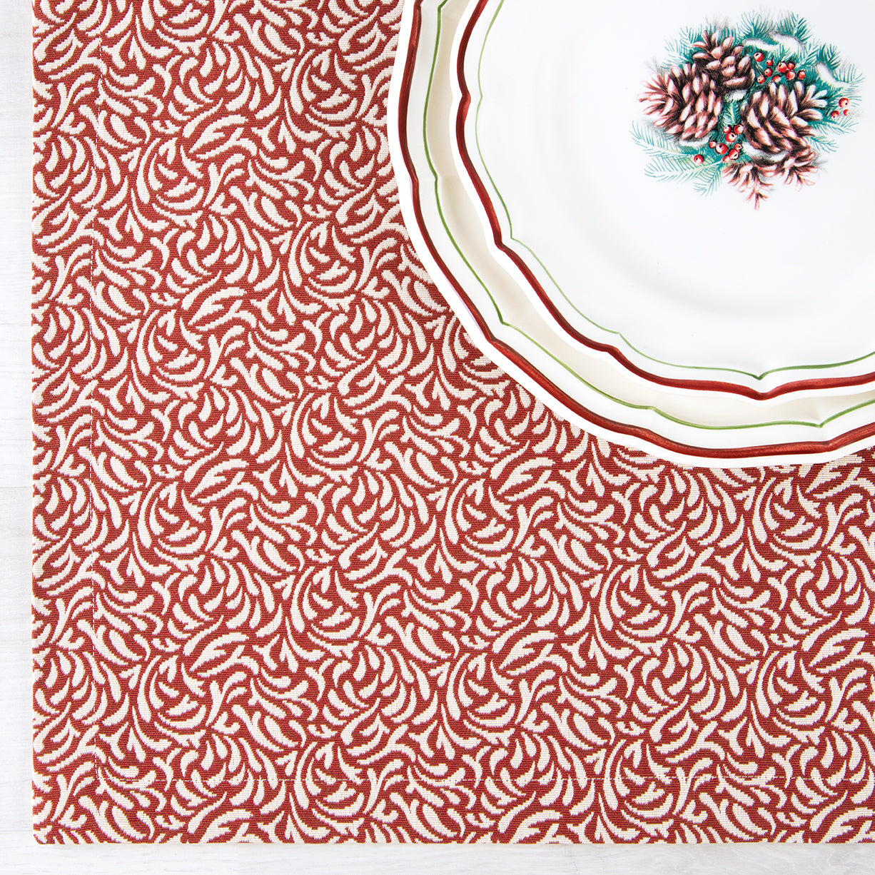 Tovagliette americane bordeaux e crema – stile elegante per una colazione speciale